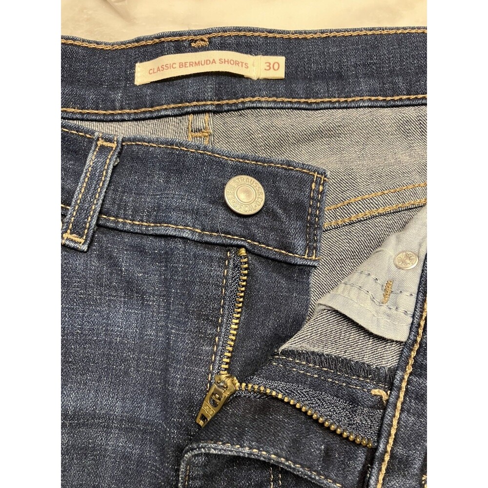 Levi's Classic Denim Bermuda Shorts Dark Blue Wash Size 30 NWOT - Picture 2 of 8
